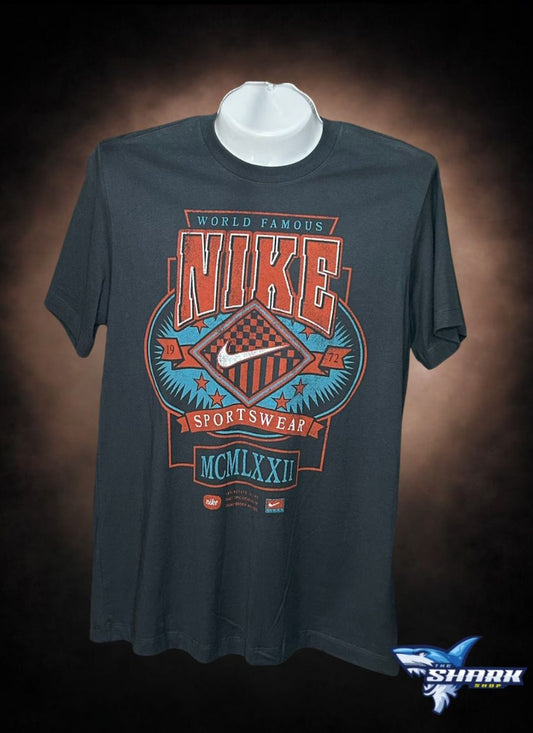 Camiseta Nike Negra – Sportswear Graphic